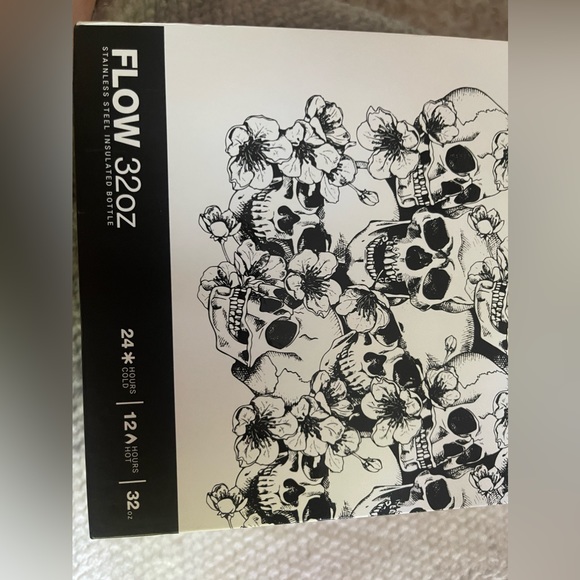 Hydrapeak Artisan Skull and Roses Water Bottle 32 ounce TIk Tok Ltd NIB - Picture 7 of 10